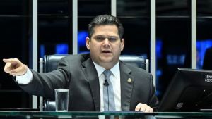 Senador Davi Alcolumbre promulga Lei da Dosimetria