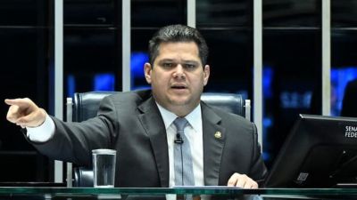 Senador Davi Alcolumbre promulga Lei da Dosimetria