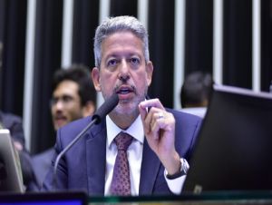 Lira diz que aprovações na Câmara contribuíram para o aumento da nota de crédito do Brasil