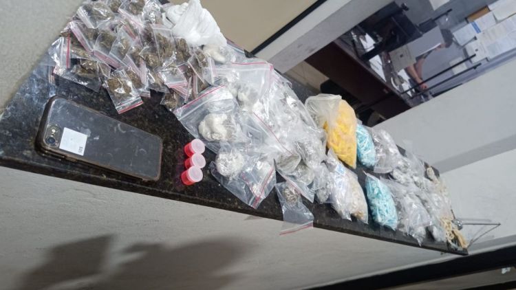 Força Tática prende dupla com grande quantidade de drogas no CDHU em São Carlos