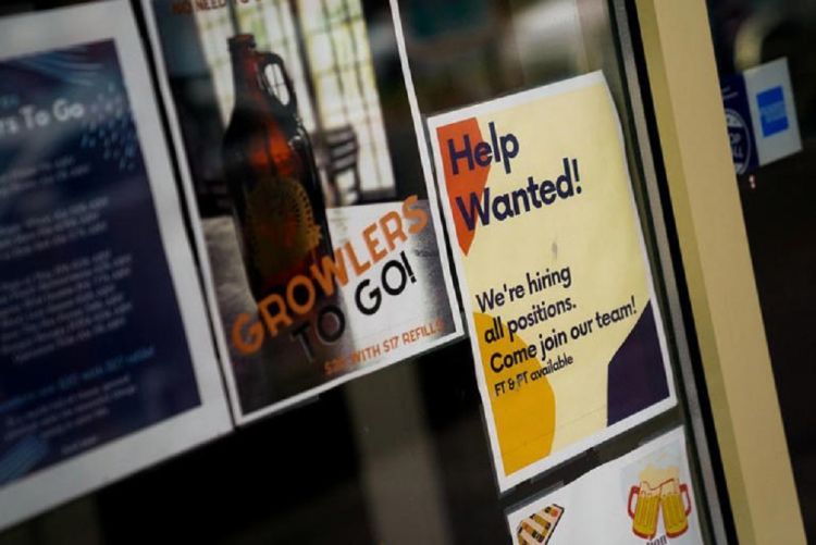 Pedidos semanais de auxílio-desemprego nos EUA caem mais do que o esperado