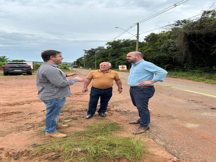 Estrada que liga o Embaré ao Aracê de Santo Antônio recebe melhorias