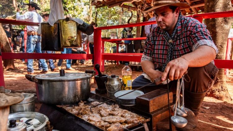 Queima do Alho reúne famílias e mantém viva a cultura das comitivas boiadeiras em Barretos