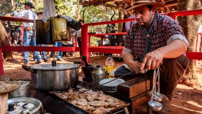 Queima do Alho reúne famílias e mantém viva a cultura das comitivas boiadeiras em Barretos