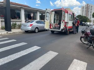 Colisão deixa motociclista ferido na XV de Novembro