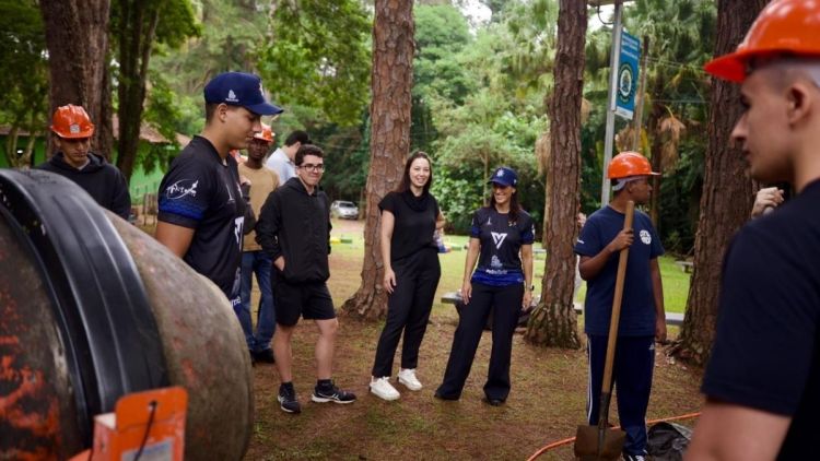 Calouros de Engenharia Civil da UFSCar participam de Trote Solidário e ajudam na revitalização do Horto Florestal