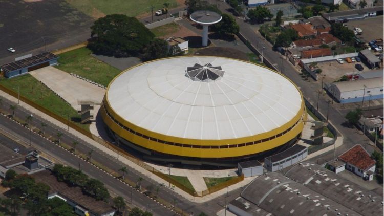 Crime afeta iluminação e interrompe programação noturna em ginásio de São Carlos