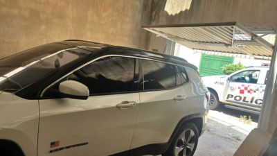 Ação da PM recupera carros roubados e furtados no Abdelnur; mulher é detida