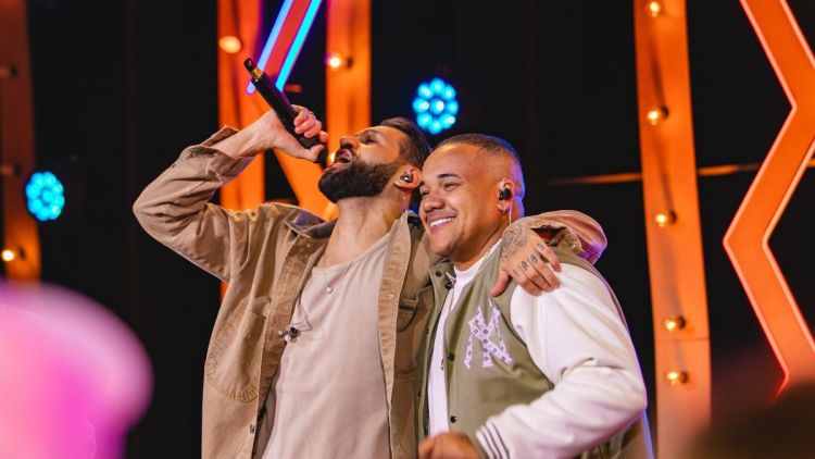 Akatu lança single &quot;Maquiando Sofrimento&quot; com a participação de Vitinho