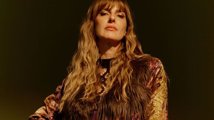Anna Ratto estreia turnê do álbum &quot;Vison Negro&quot; no Bona com participação de Fernanda Takai