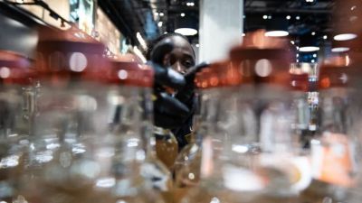 Vodcas adulteradas, inclusive com metanol, matam ao menos 25 na Rússia