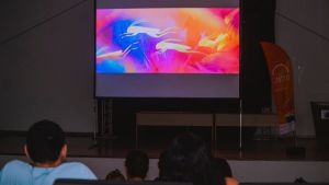 &#039;Caravana Paulo Gustavo - CineSolar&#039; reúne dezenas de pessoas no Espaço Multidisciplinar da Educação em Ribeirão Bonito