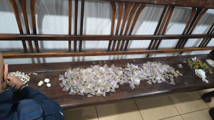 Denúncia leva Guarda Municipal a localizar esconderijo de drogas em Ibaté