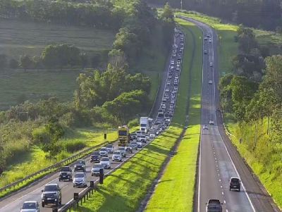 Rodovias devem receber 800 mil veículos neste feriado