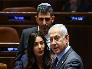 Premiê de Israel diz que adiará reforma judicial para alcançar consenso amplo