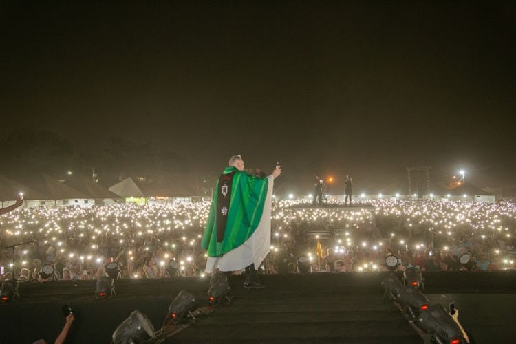 Padre Marcelo Rossi reúne multidão em missa de encerramento do 37º Hallel Franca