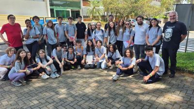 Alunos do “Colégio Equipe” (SP) Campus USP de São Carlos  e participam de aulas no Instituto de Física