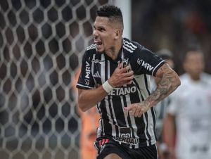 Corinthians sofre com Paulinho contra o Atlético-MG e se complica na Copa do Brasil