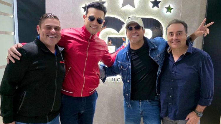 Os Caras do Arrocha: Thiago Brava e Israel Novaes estão de casa nova e agora são GRShows